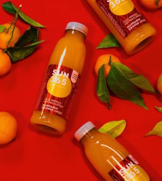 ‘Tis the season! Freshly squeezed Marocco mandarine juice are back! Grab your bottle at any supermarket! 🧡🍊 #sun365 #fresh #raw #vegan #mandarine #juice #drinkthesun